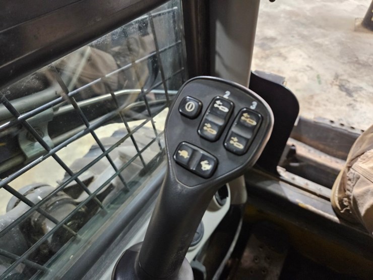 2021-new-holland-l318-image-20