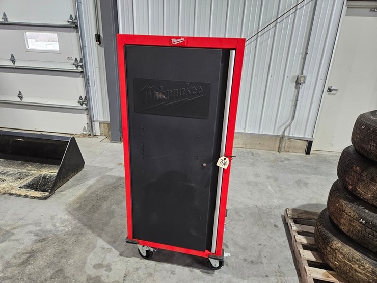 #704-•-milwaukee-27"-high-capacity-steel-locker-image-5