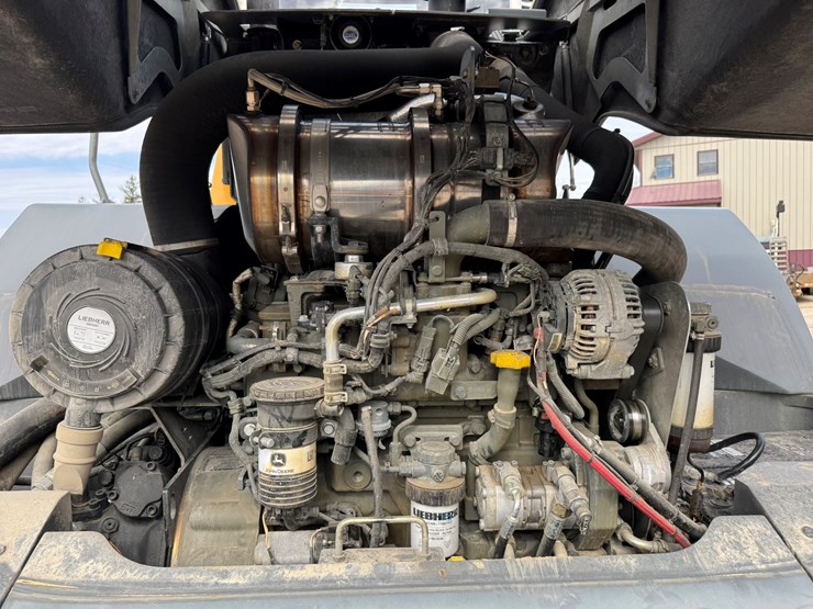 #3277-•-2016-liebherr-542-wheel-loader-w/-plow-and-chains-image-39