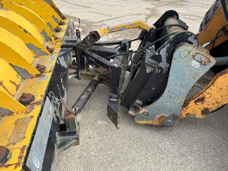 #3277-•-2016-liebherr-542-wheel-loader-w/-plow-and-chains-image-29