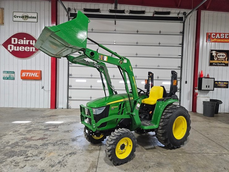 2025-john-deere-3032e-image-12