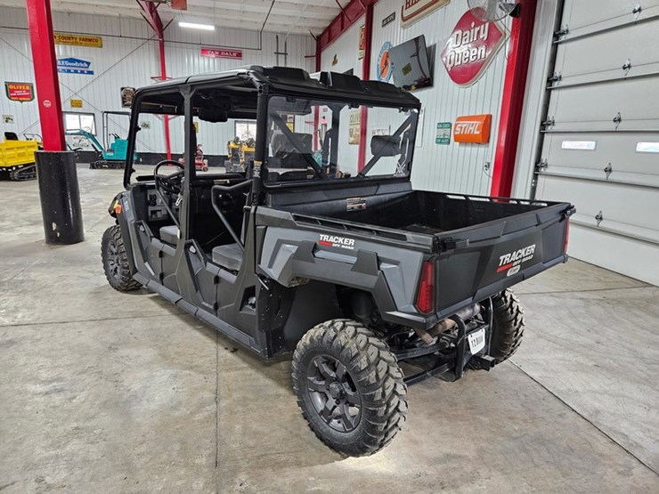 2019-john-deere-gator-image-3