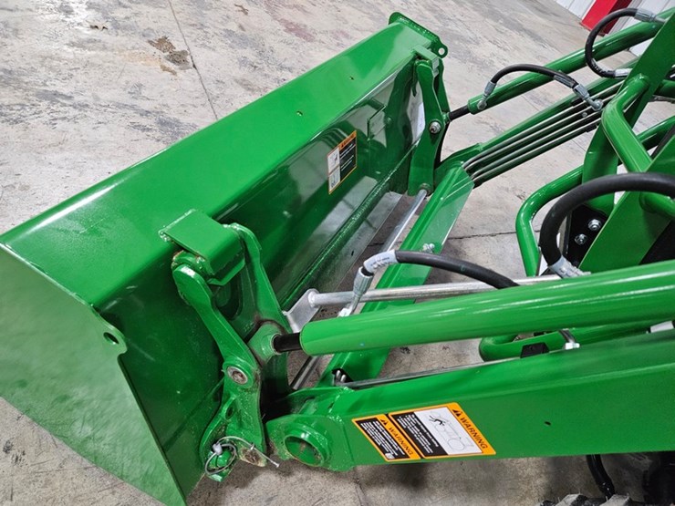 2024-john-deere-1025r-image-11