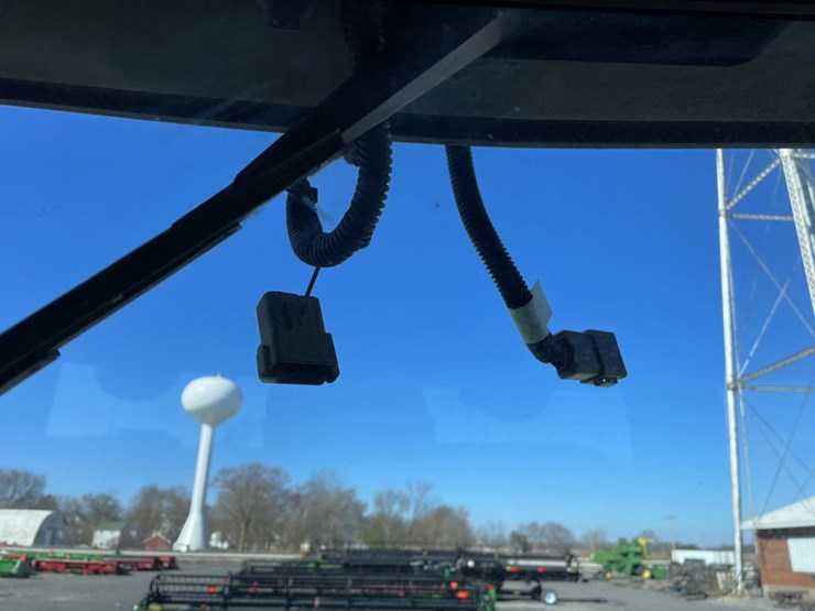 2002-john-deere-8520t-image-42