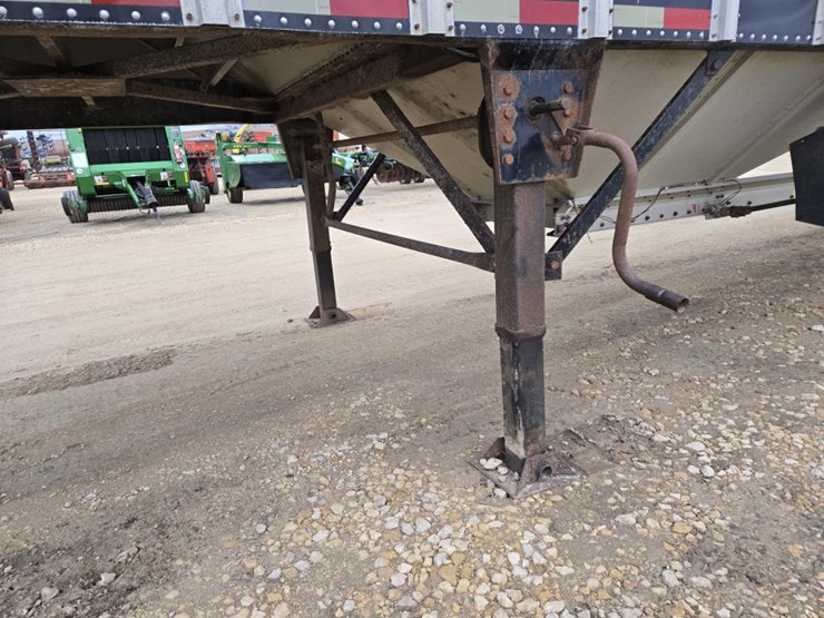 2004-merritt-grain-hopper-image-25