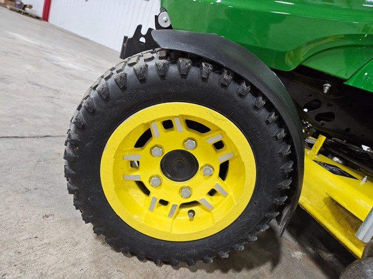2020-john-deere-x758-image-33