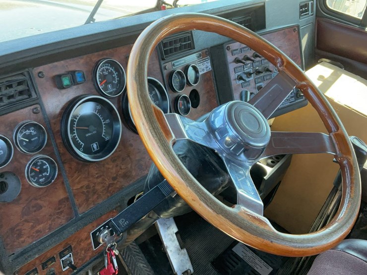 1999-kenworth-t800b-image-25