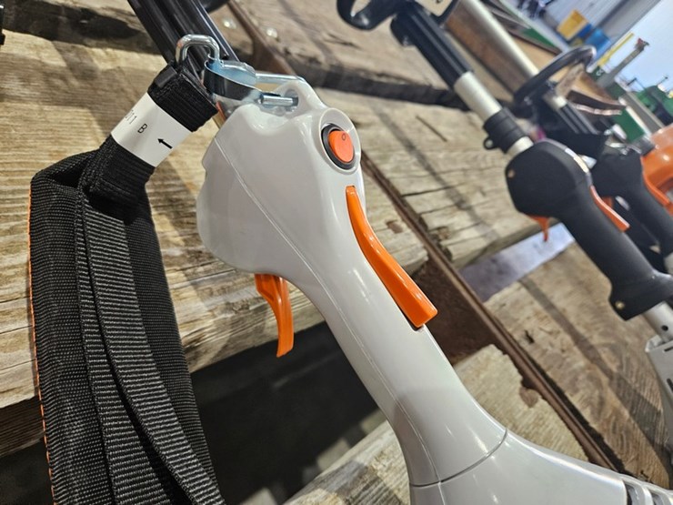 #647-•-2025-stihl-fs56-rc-string-trimmer-image-7