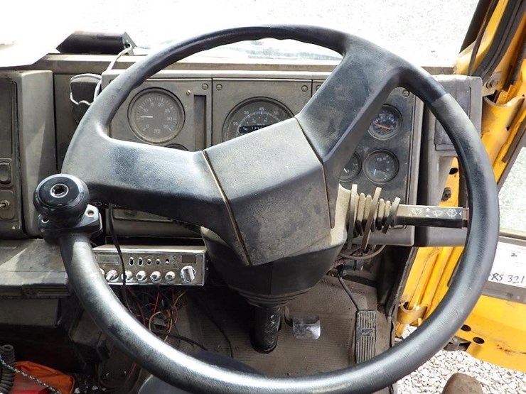 2005-elgin-sc-8000-s/a-street-sweeper-image-34