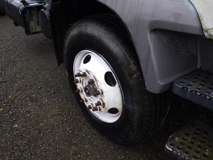 2004-izuzu-tilt-cab-22'-s/a-cab-and-chassis-image-19