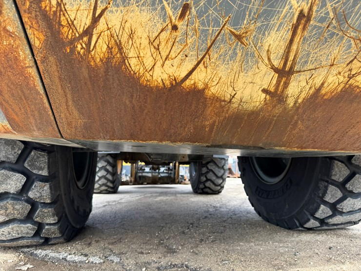 #3277-•-2016-liebherr-542-wheel-loader-w/-plow-and-chains-image-48