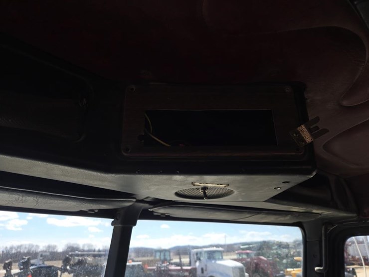 #212-•-1994-freightliner-semi-tractor-image-22