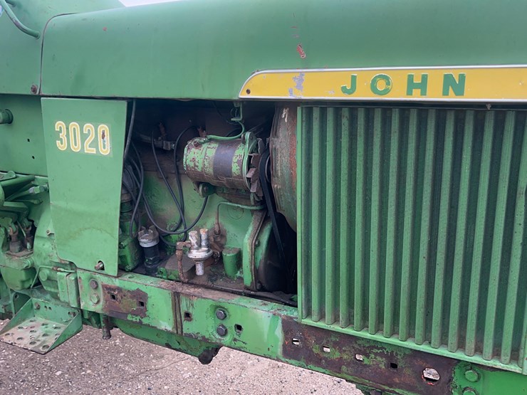 john-deere-3020-image-25