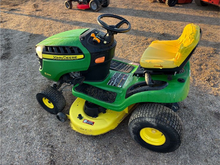 john-deere-la-image-2