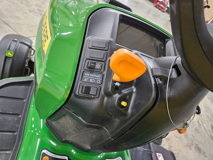 2020-john-deere-x758-image-27