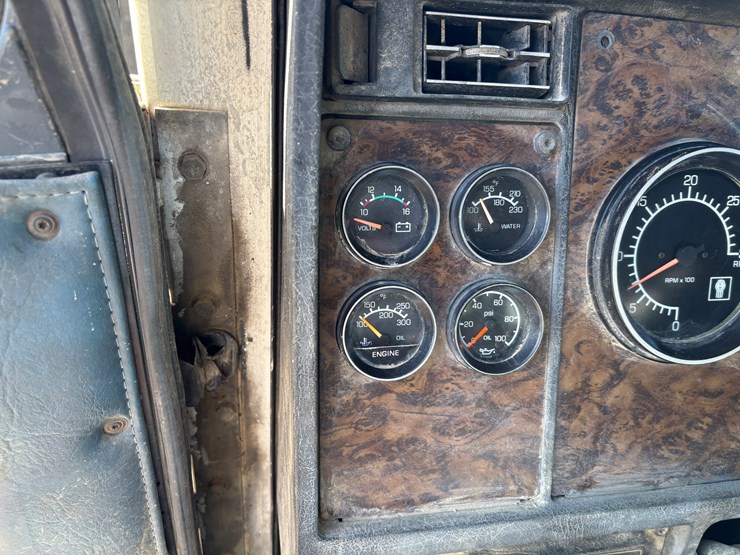 1990-kenworth-t880-image-46