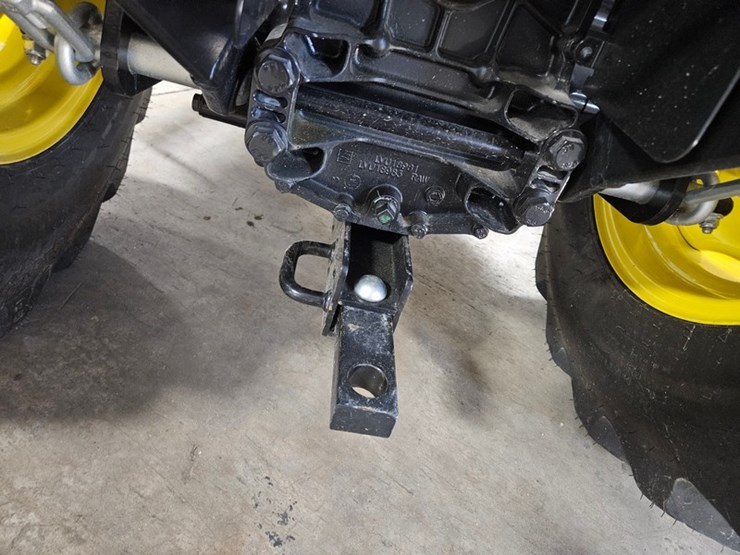 2025-john-deere-3032e-image-24