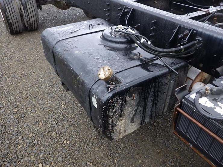 2004-izuzu-tilt-cab-22'-s/a-cab-and-chassis-image-12