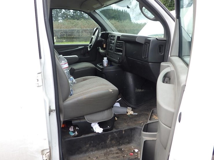 2014-gmc-savana-11'-s/a-cargo-van-image-22