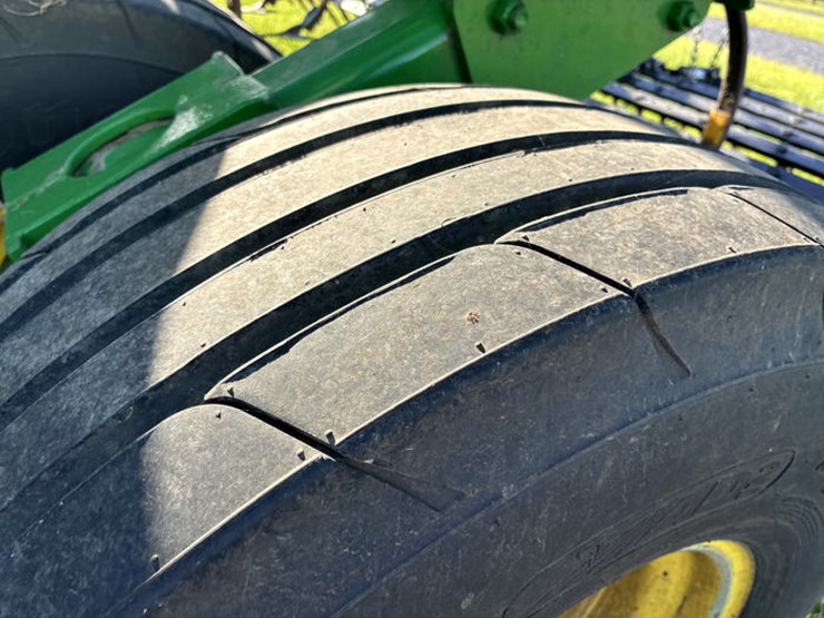 2014-john-deere-2210-image-49