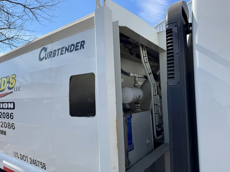 2018-isuzu-nrr-image-17