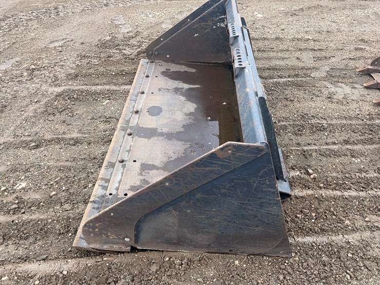 80"-bobcat-bucket-image-3