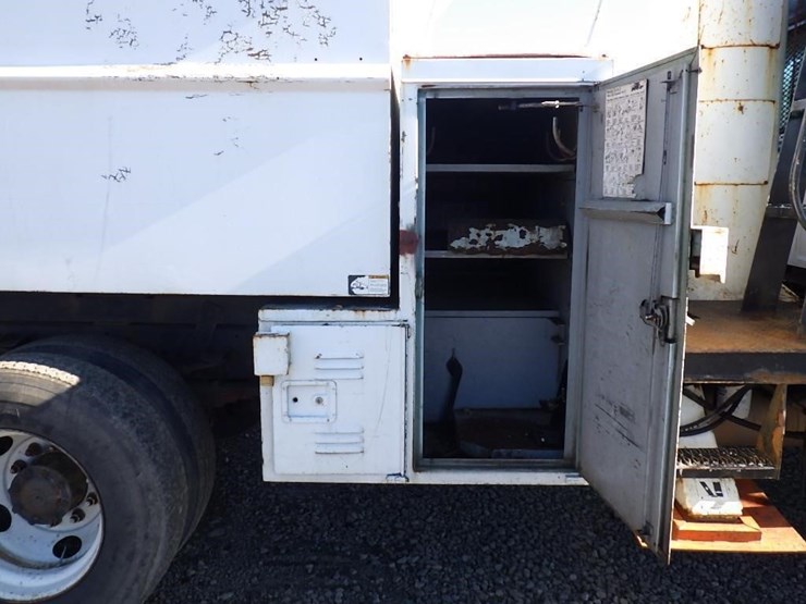 2002-ford-f750-image-17