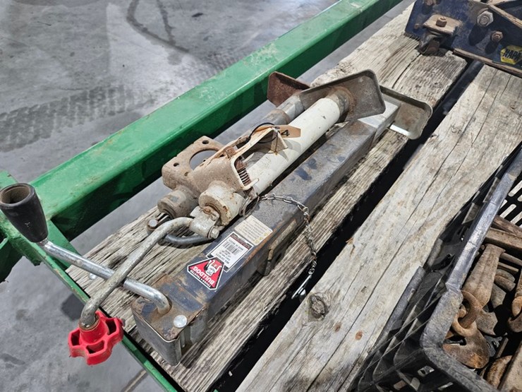 #624-•-(3)-trailer-jacks-image-5