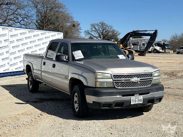 2005-chevrolet-3500-image-2