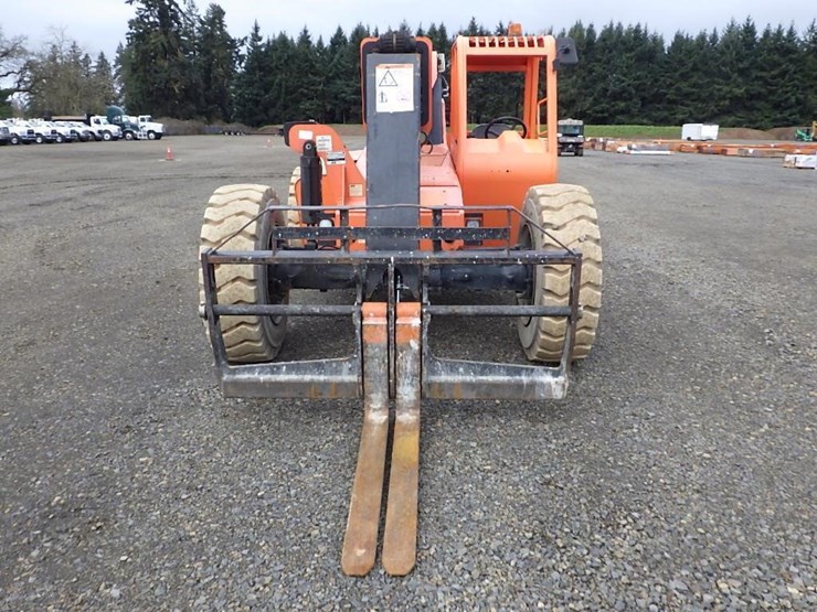 2015-jlg-8042-image-2