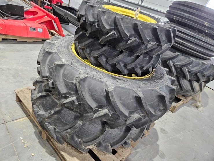 #710-•-galaxy-agri-trac-ii-tractor-tire-and-rim-set-image-8
