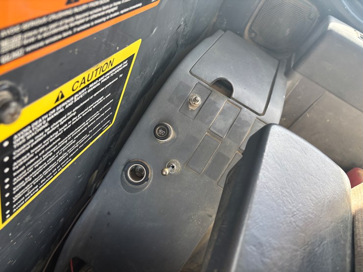 deere-160c-lc-image-58