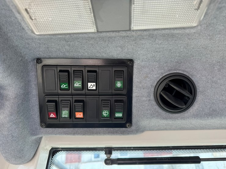 #3277-•-2016-liebherr-542-wheel-loader-w/-plow-and-chains-image-36