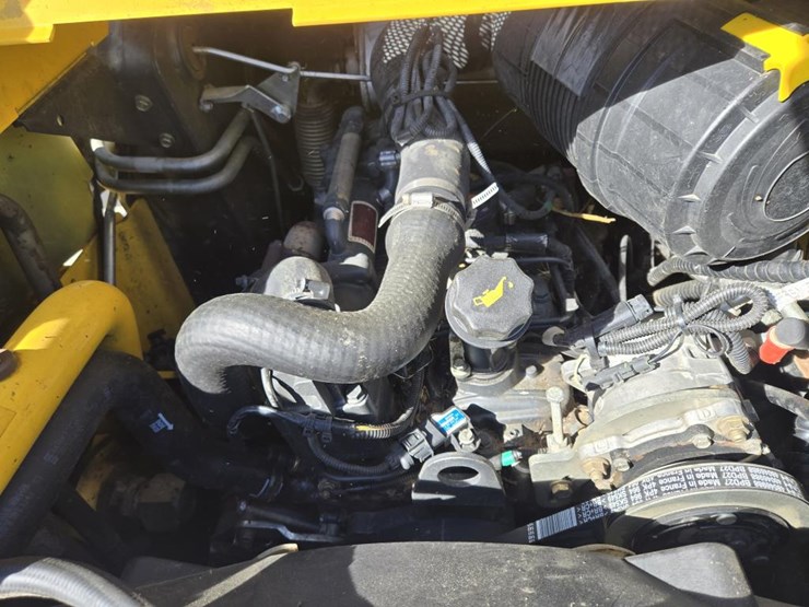 new-holland-l225-image-21