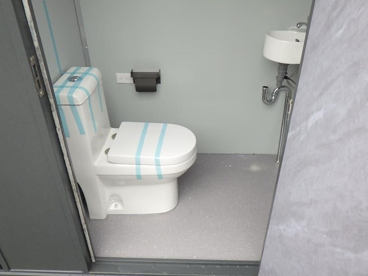 double-stall-portable-toilet-image-12