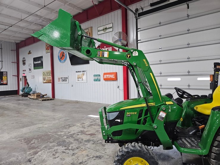 2025-john-deere-3032e-image-14