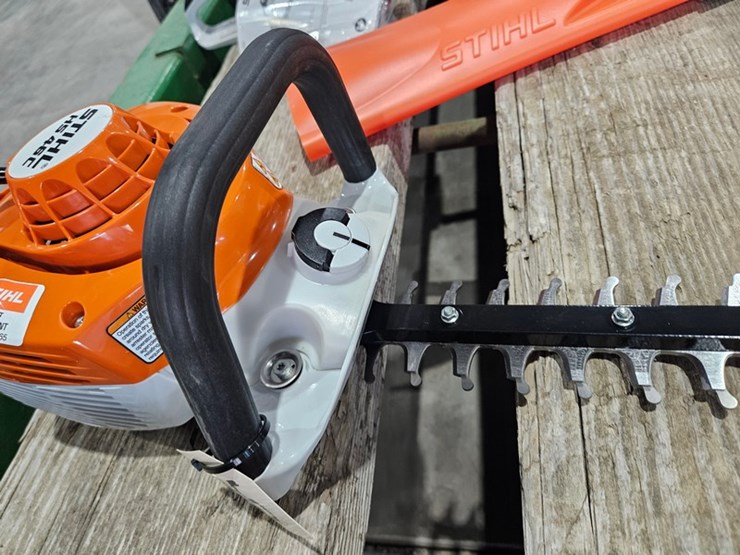 #646-•-2025-stihl-hs46c-hedge-trimmer-image-6