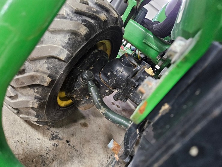 2018-john-deere-1025r-image-35