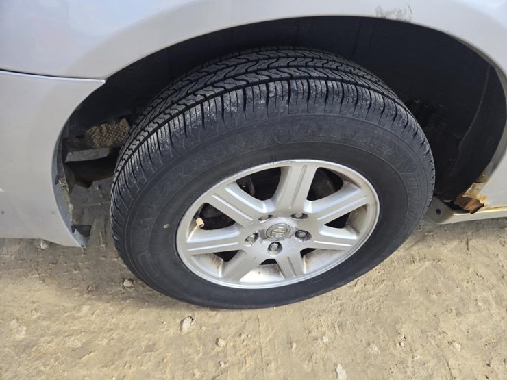 2010-chrysler-town-&-country-touring-image-6