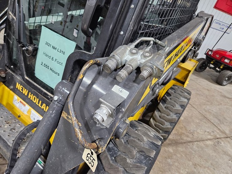 2021-new-holland-l318-image-12