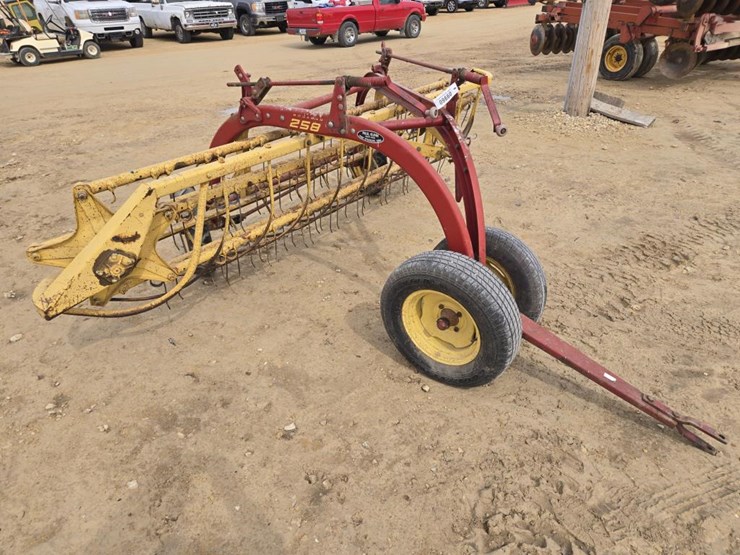 new-holland-258-image-1