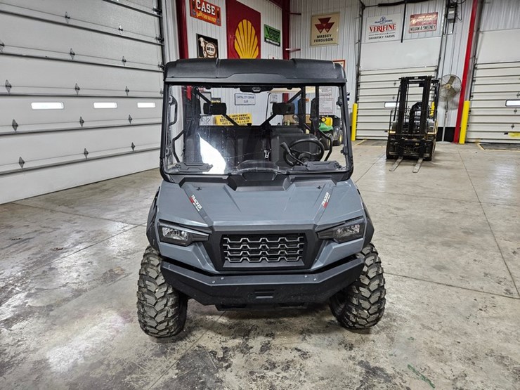 2019-john-deere-gator-image-8