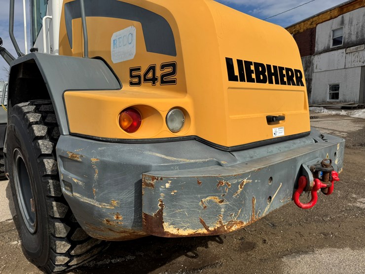 #3277-•-2016-liebherr-542-wheel-loader-w/-plow-and-chains-image-14