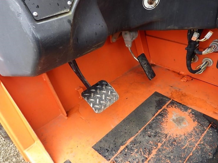 2013-jlg-g9-43a-image-20