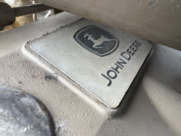 2025-john-deere-7-image-7