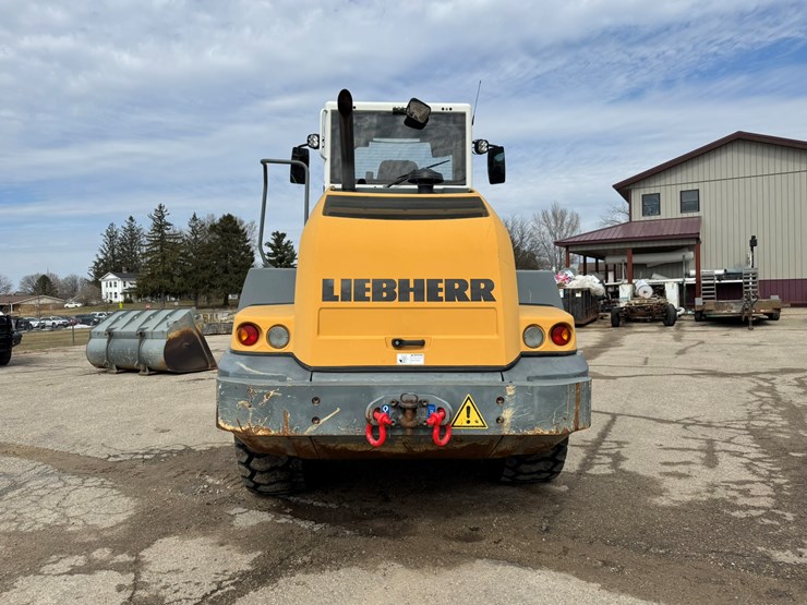 #3277-•-2016-liebherr-542-wheel-loader-w/-plow-and-chains-image-4