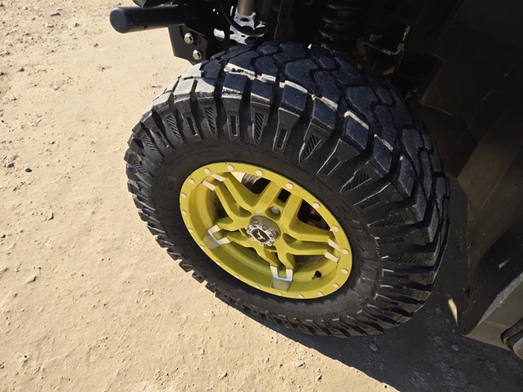 2023-john-deere-gator-image-14