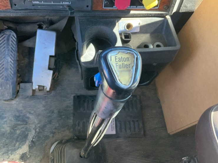 1999-kenworth-t800b-image-29