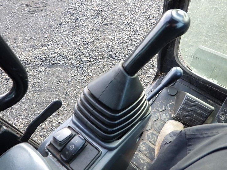 caterpillar-305.5-image-44