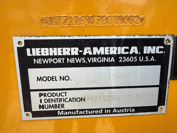 #3277-•-2016-liebherr-542-wheel-loader-w/-plow-and-chains-image-83
